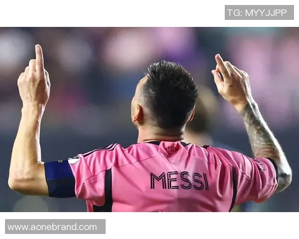 穿上足球明星同款长裤体验赛场风范与时尚魅力的完美结合 穿上足球明星同款长裤体验赛场风范与时尚魅力的完美结合