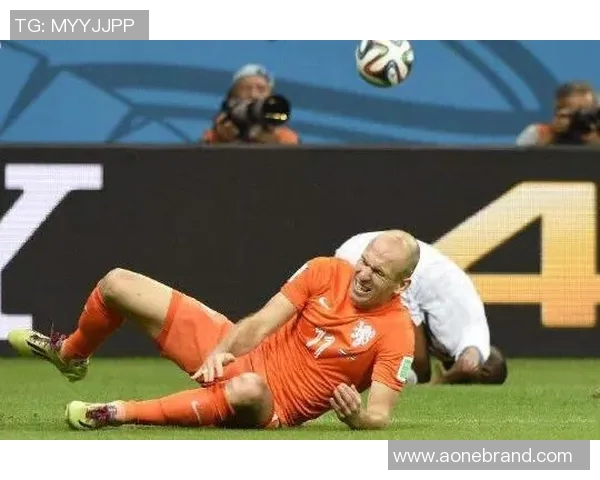 荷兰足球明星因玻璃脚频繁受伤的职业生涯与未来展望