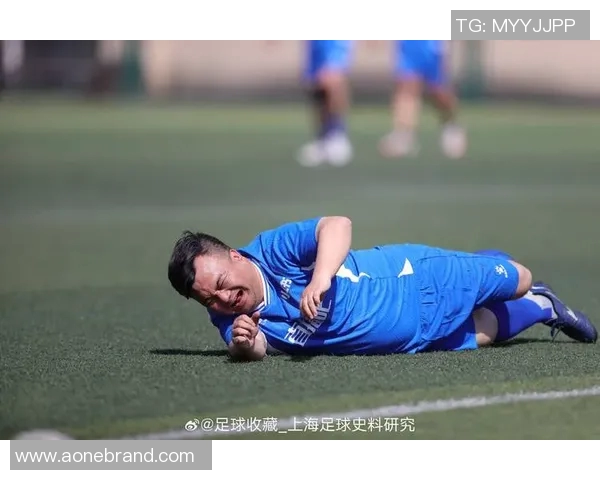 足球明星遭遇记者恶意提问引发争议背后故事揭秘